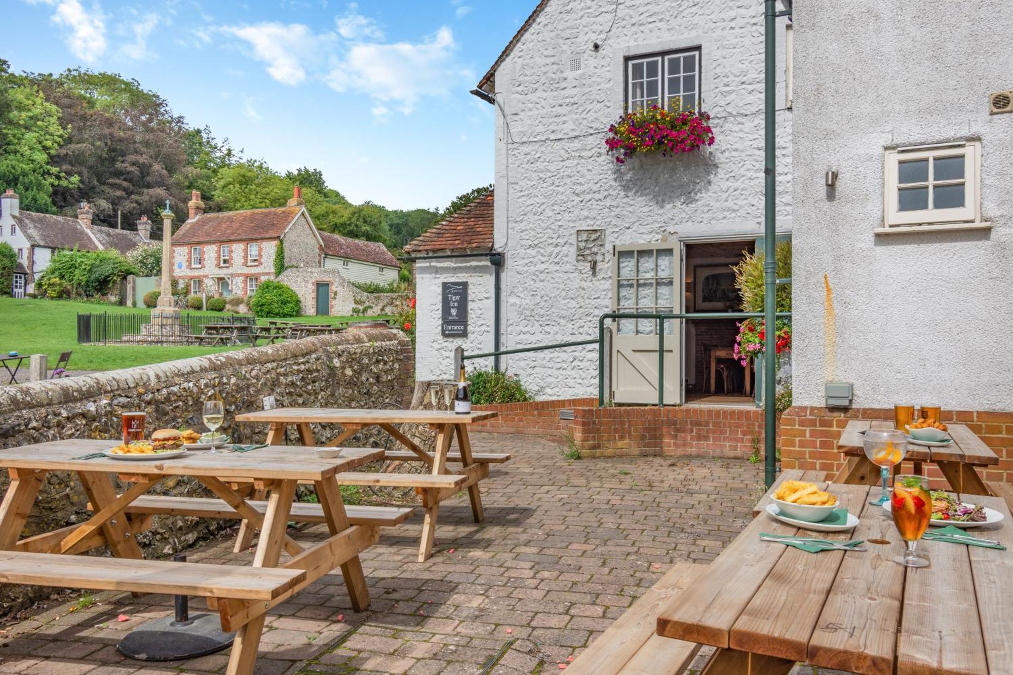 Tiger Inn - Grace Eastdean Exterior photo